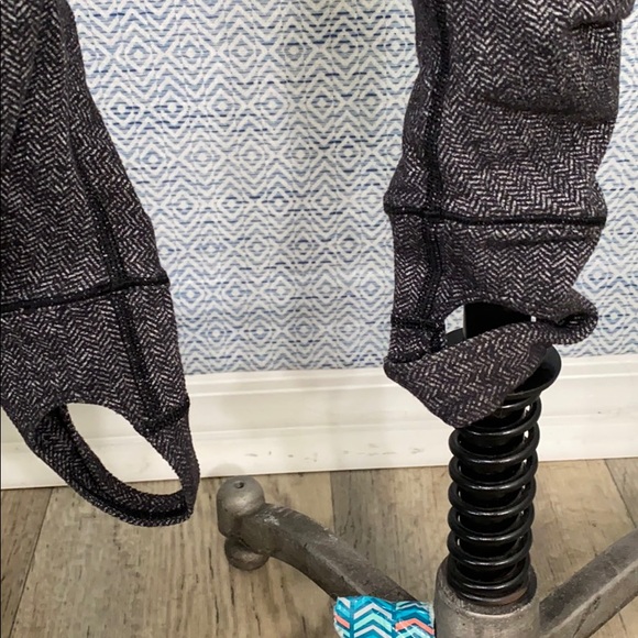 lululemon Stirrup Pants - Picture 4 of 11